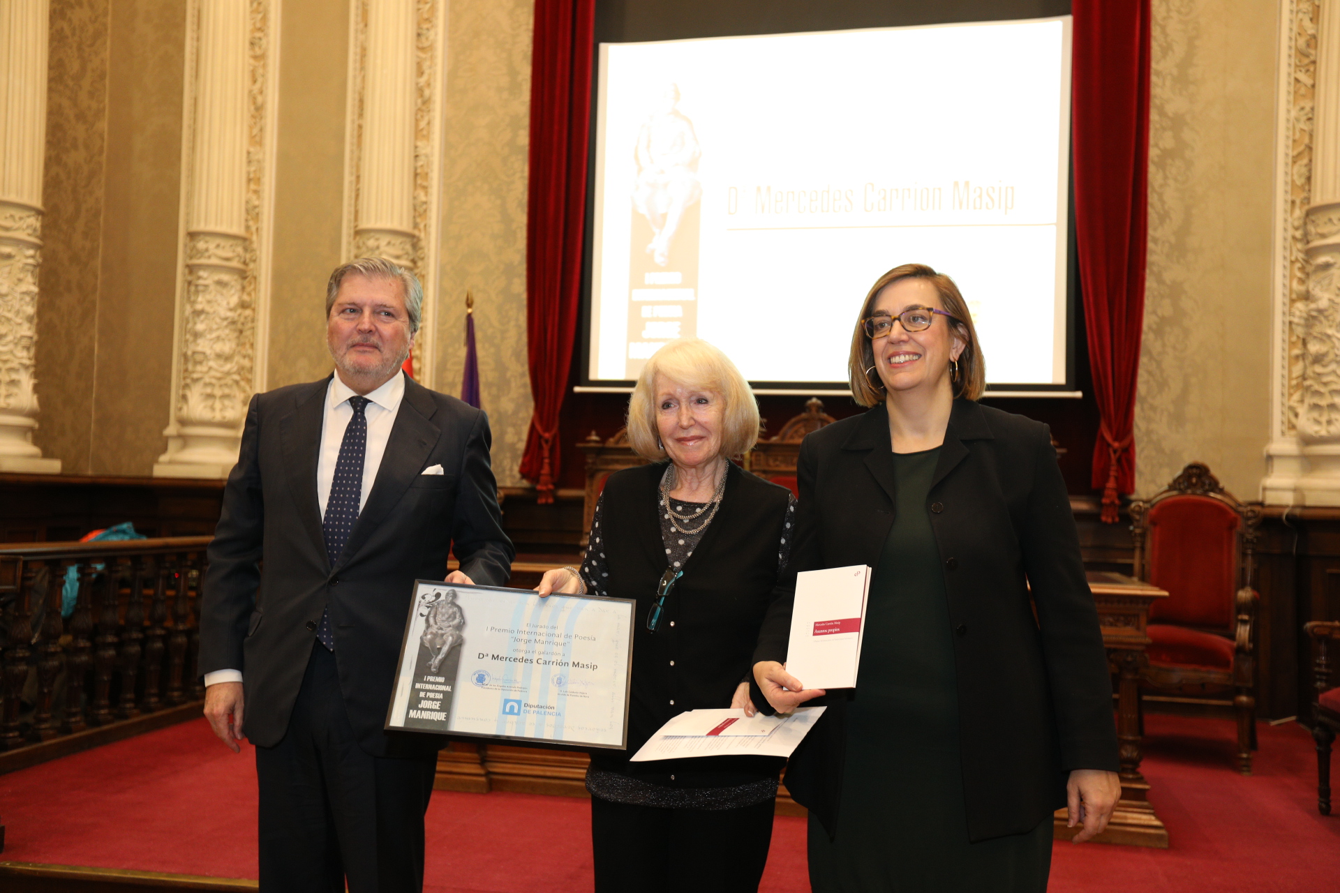 Mercedes Carrión Masip recoge el I Premio Internacional de Poesía “Jorge Manrique
