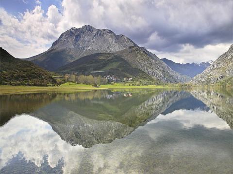 "El espejo" de Guillermo Quintanilla Benavente. Lugar Cardaño de Abajo y Pico Espigüete