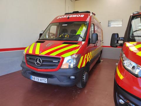 Furgoneta de Servicios Varios de Paredes de Nava.