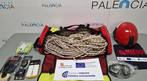 petate, traje y casco.jpg