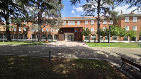 Escuela Enfermería Palencia Puerta Trasera