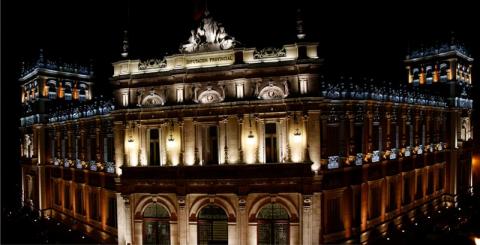 Fachada del Palacio de noche