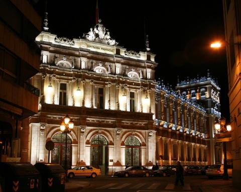 Fachada del Palacio de noche