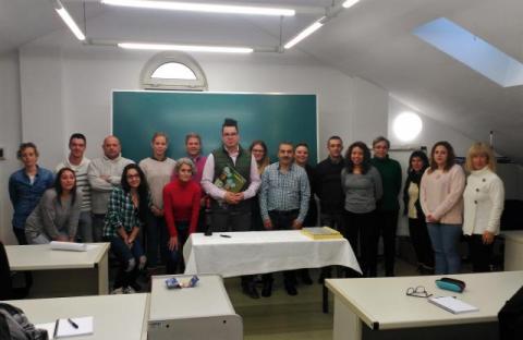 La mitad de los participantes en los cursos de la EEE son mujeres.