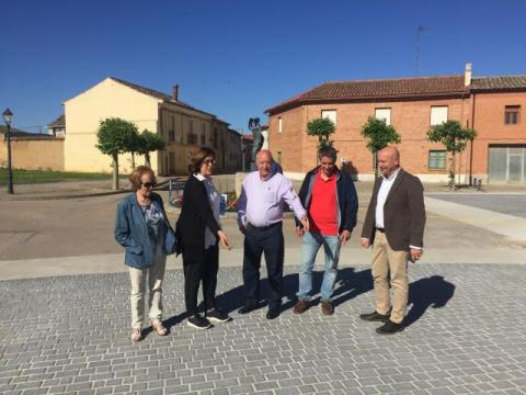 La presidenta de la Diputación ha estado acompañada por el vicepresidente de la Institución y el alcalde de la localidad durante su visita a Mazariegos.