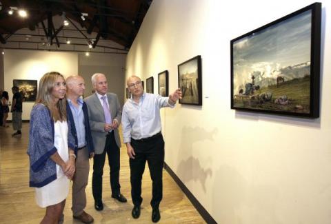 El prestigioso fotógrafo explica el contenido de las instantáneas que se pueden ver en el Centro Cultural Provincial.