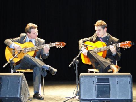 Gonzalo y Diego ofrecerán el concierto el lunes a las 21.00 horas en el Patio del Palacio.