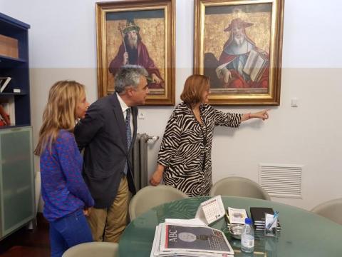 La presidenta de la Diputación junto al director general de la Fundación Santa María la Real y la diputada de Cultura recorrieron las estancias donde se han instalado los sensores.