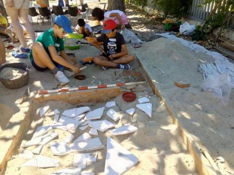 pequenos arqueologos. olmeda