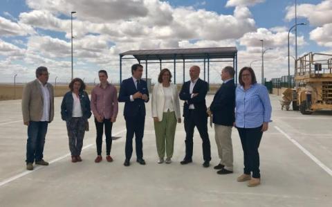 La presidenta de la Diputación y el consejero de Fomento visitaron junto al alcalde de Paredes de Nava y vicepresidente de la Institución el nuevo centro.