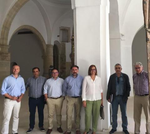 Un momento de la visita girada por al presidenta de la Diputación.