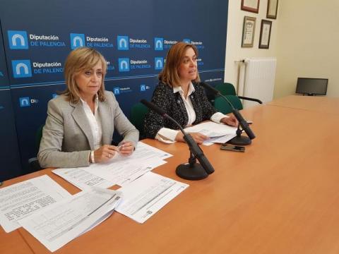 La presidenta de la Diputación acompañada por la diputada de Servicios Sociales ha presentado esta mañana la programación de la Animación Comunitaria.