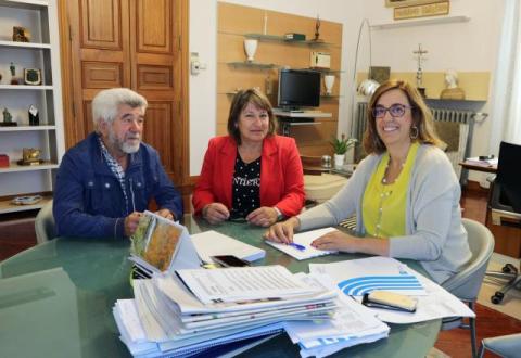 La presidenta de la Diputación acompañada del diputado de zona, José Antonio Arija, se ha recibido en su despacho a la alcaldesa de Amusco.