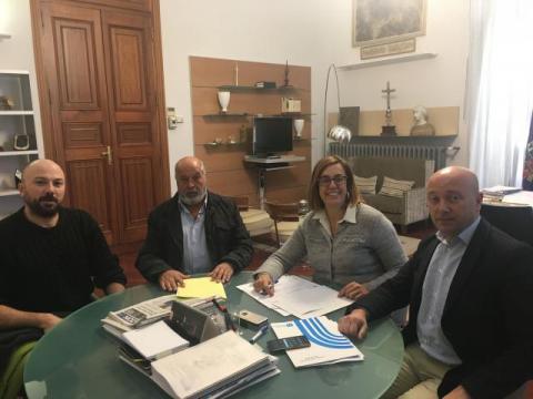 La presidenta recibió al alcalde de Guaza en su despacho.