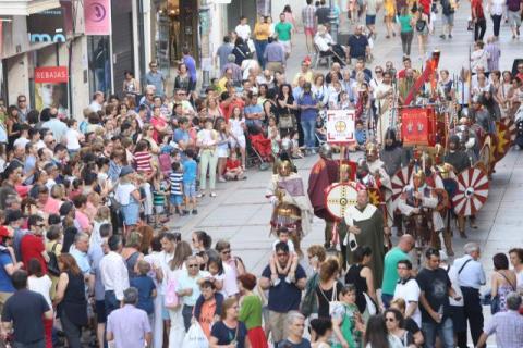 desfile legiones por la capital palentina