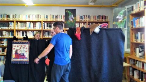 preparacion_taller_titeres_en_una_biblioteca_rural_palentina.jpg