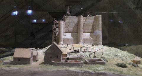 Castillo FuentesdeValdepero maqueta.jpg