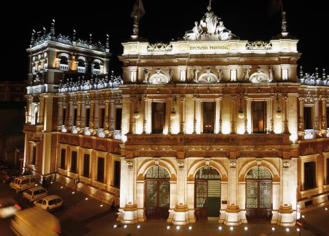 Palacio Provincial iluminación nocturna bj.jpg