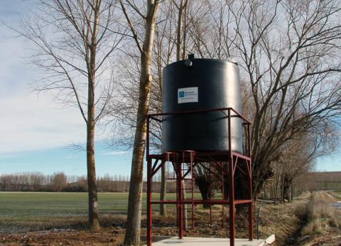 Tanque bj de agua para uso agropecuario en Santa Cruz de Boedo.jpg