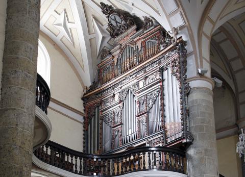Organo iglesia San Andrés Carrión de los Condes hori.jpg