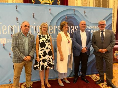 La presidenta de la Diputación junto al consejero de la Presidencia, la vicepresidenta segunda de la Institución, el director de Administración Local y el delegado territorial de la Junta en Palencia.