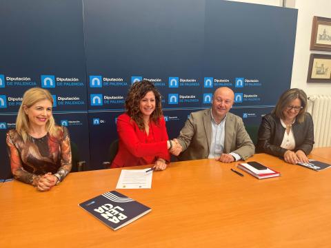 Un momento de la firma del convenio.jpg