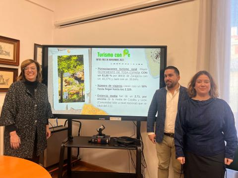 Un momento de la presentación de los datos de turismo.jpg