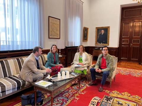 Un momento de la reunión con la nueva presidenta del Colegio de Farmacéuticos.jpg