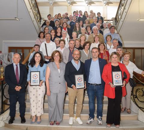 Imagen de familia con los participantes.jpeg