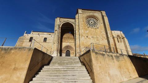 Iglesia de la Virgen Blanca de Villalcázar de Sirga.jpg
