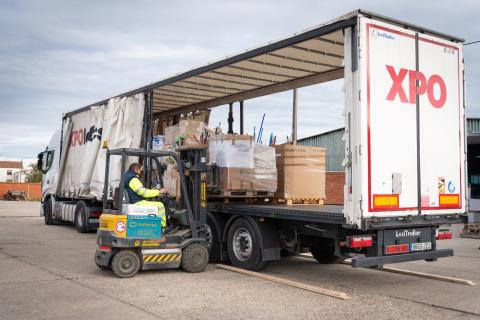 Camión productos afectados por la DANA