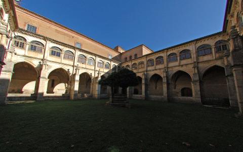 Claustro Monasterio de San Zoilo.