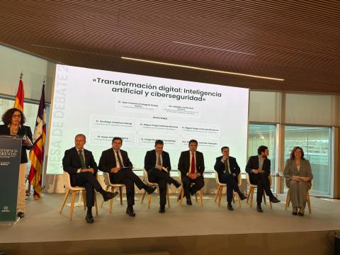 Ángeles Armisén, durante su participación en la mesa de debate.