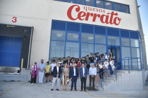 Foto de familia de los asistentes.