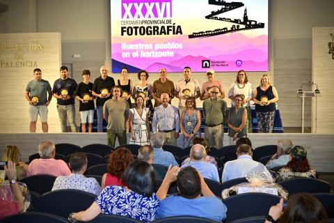 entrega los premios del XXXVI Certamen de Fotografía