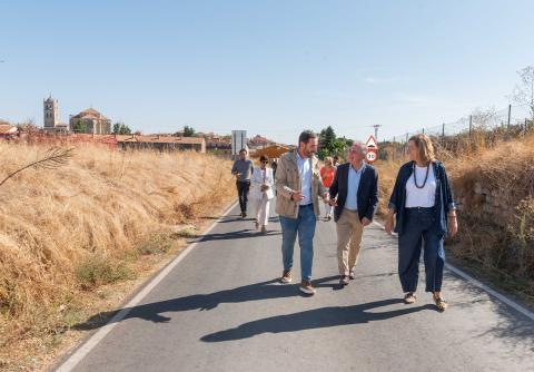 Dueñas. Carretera PP 9031.jpg