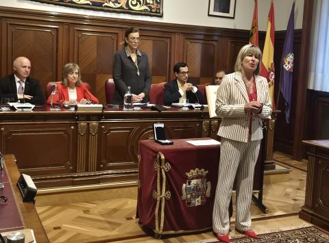 pleno- toma posesión diputada .jpg