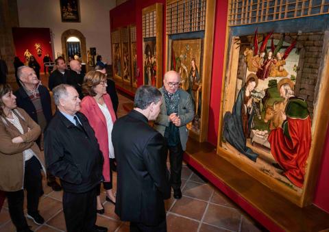 Visita de la presidenta y del obispo.jpg