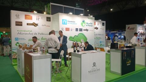 Productores de Alimentos de Palencia en el stand en la edición de 2025.jpg