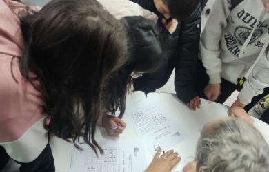 Alumnos de Estalmat ante un reto matematico.jpg