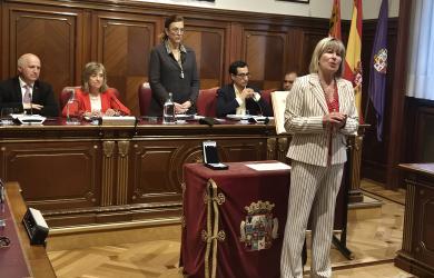 pleno- toma posesión diputada .jpg